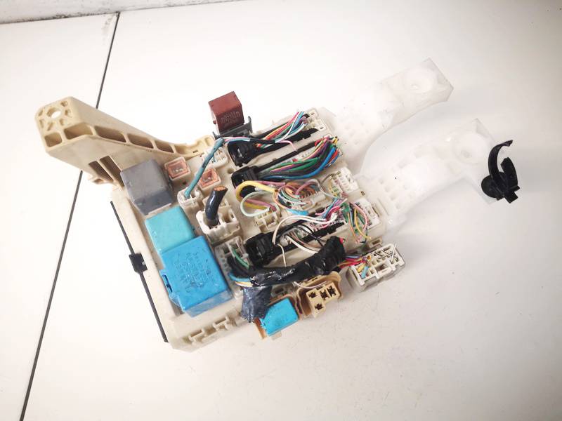 8273052700 Toyota Yaris 2007 Fuse box