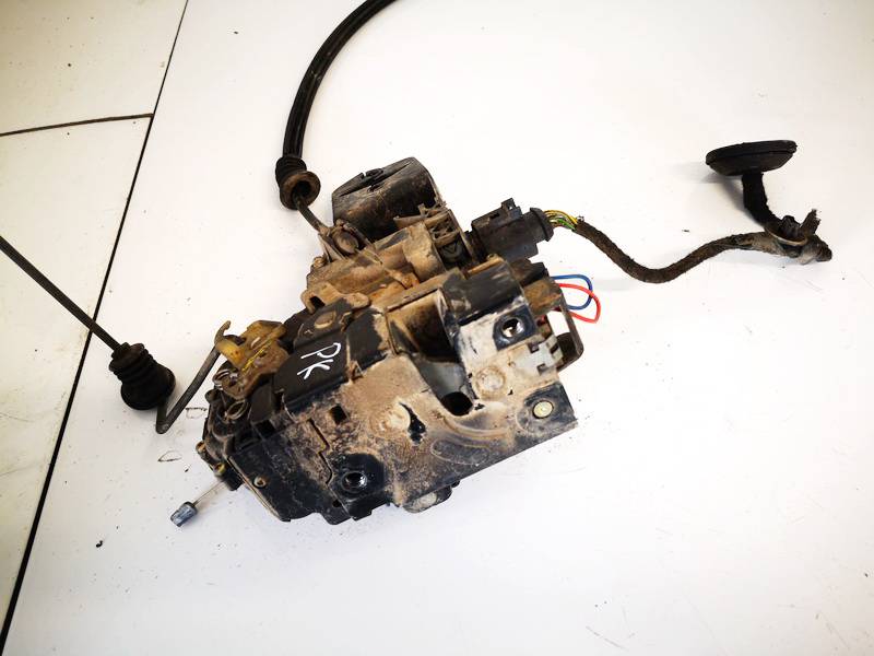 3B0837867 Volkswagen Golf 2001 Oven Lukko - EDESSÄ VASEMMALLA