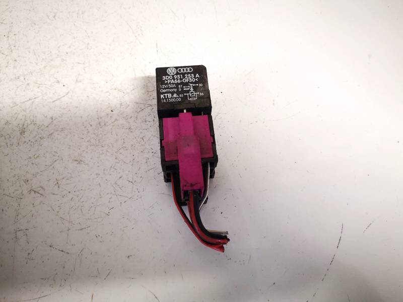 3D0951253A Volkswagen Caddy 2006 Relay module