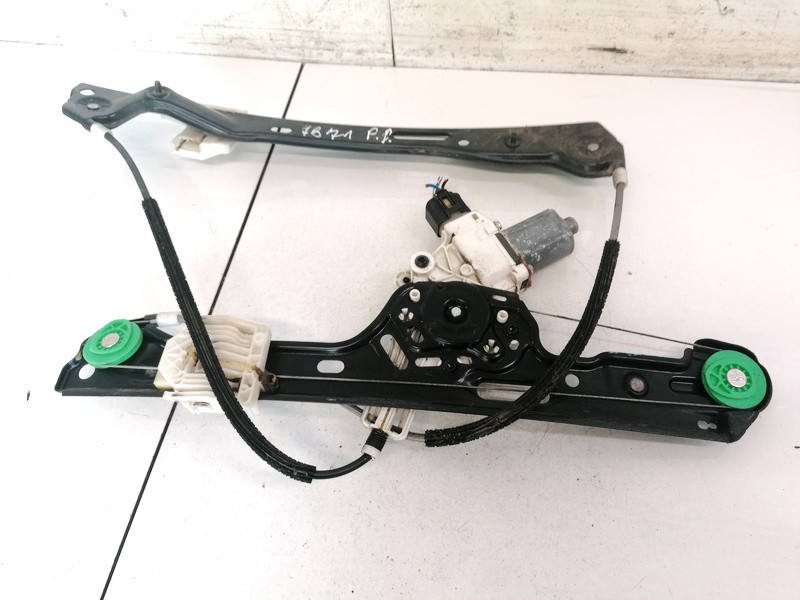 7067796 BMW 1-Series 2007 Стеклоподъемник - передний правый