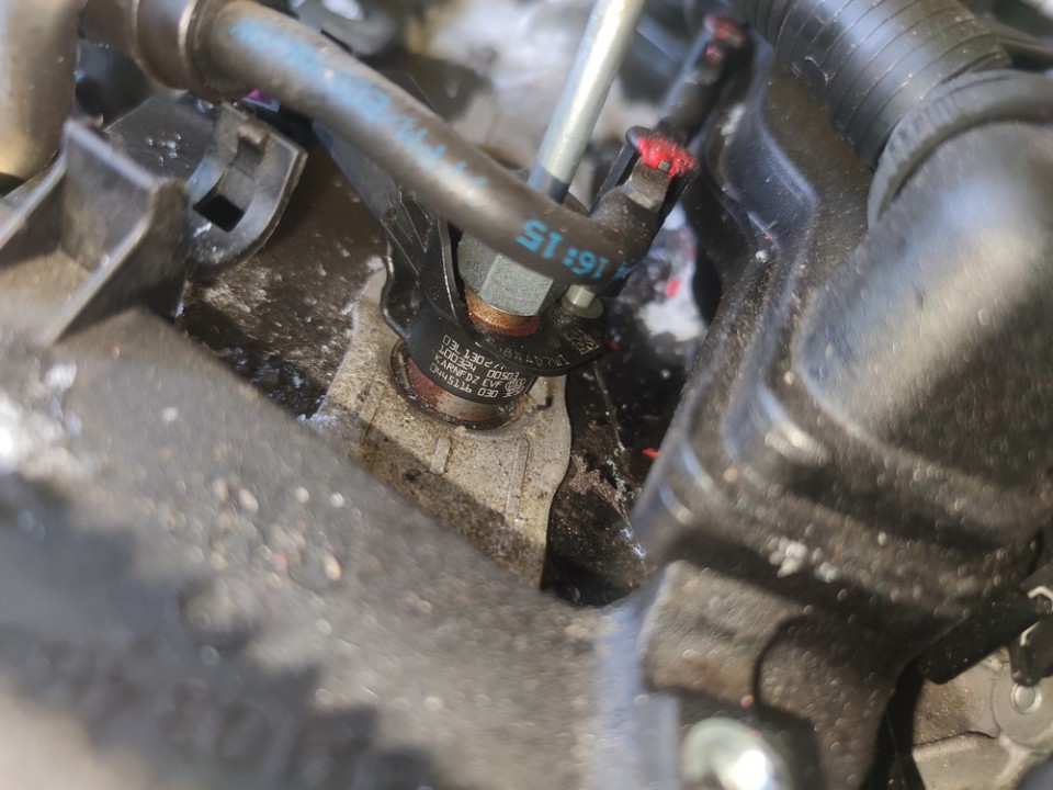 03L130277 Audi A5 2010 Kuro purkstukas (forsunke)