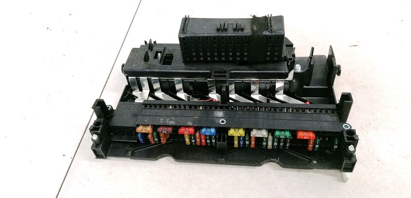 8364540 BMW 3-Series 2000 Fuse box