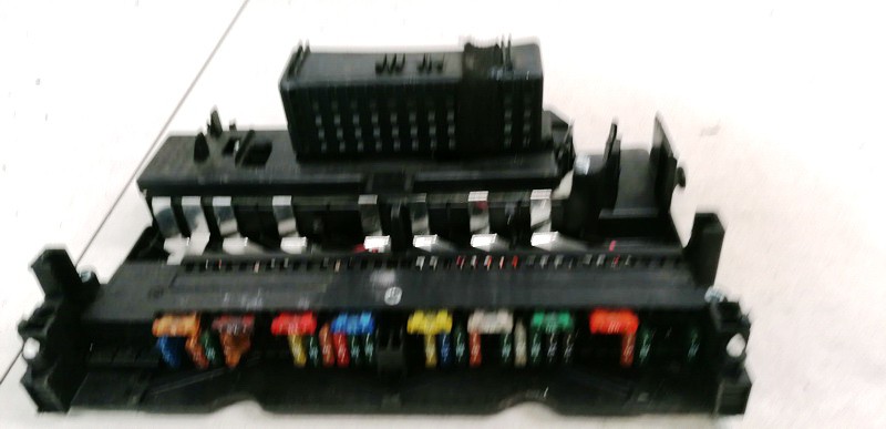 8364540 BMW 3-Series 2000 Fuse box - Thumbnail 2