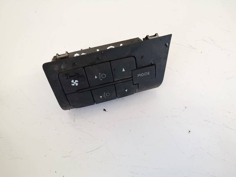 B569 Fiat Ducato 2011 Headlight Range Control Light Controller Lighting