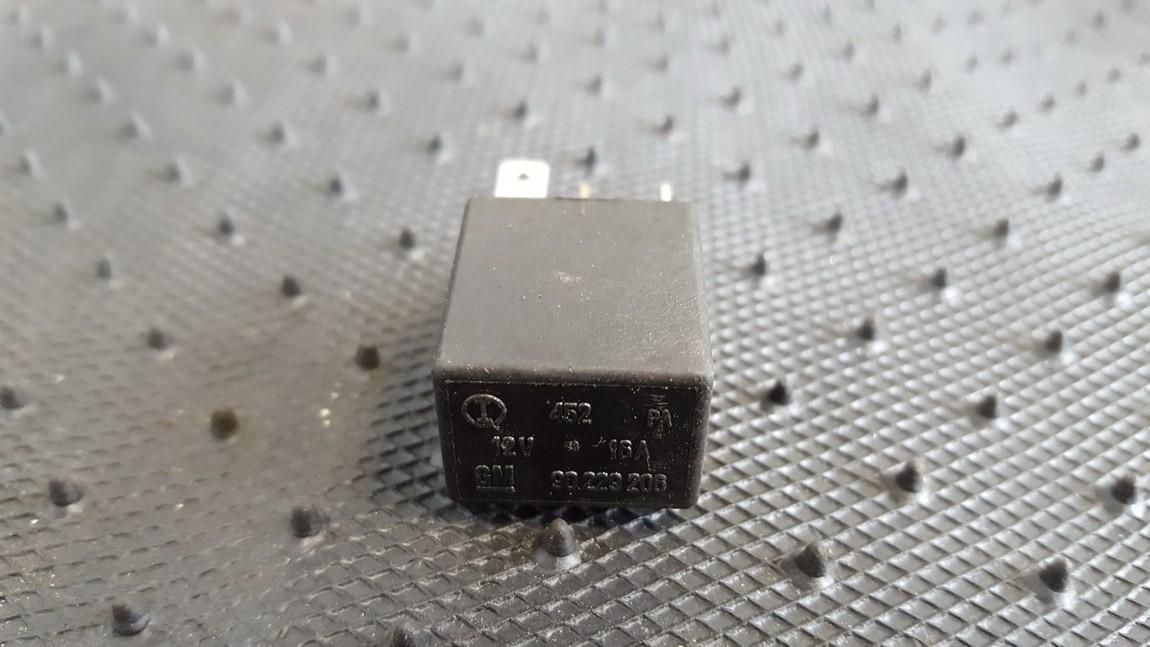 90229206 452 Relay module Opel Vectra 2000 1.6L 4EUR EIS00240218 Used