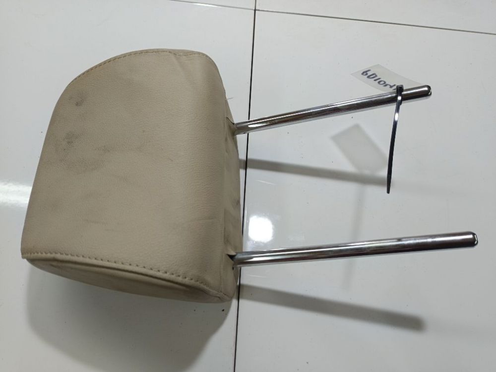 Skoda Superb 2010 Zagłówek fotela