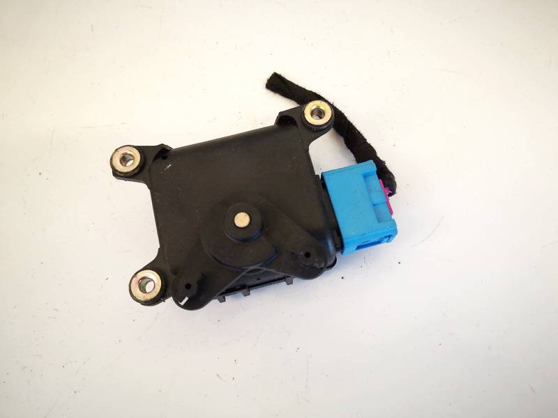 8D1820511B Volkswagen Passat 2001 Heater Vent Flap Control Actuator Motor - Thumbnail 2