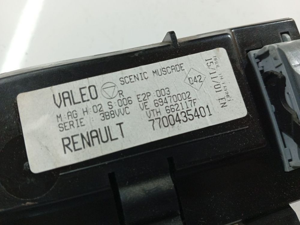 69470002 Renault Scenic 2002 Climate Control Panel (heater control switches) - Thumbnail 4