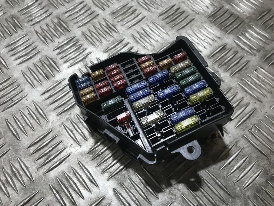 8D2941824 Volkswagen Passat 2004 Fuse box
