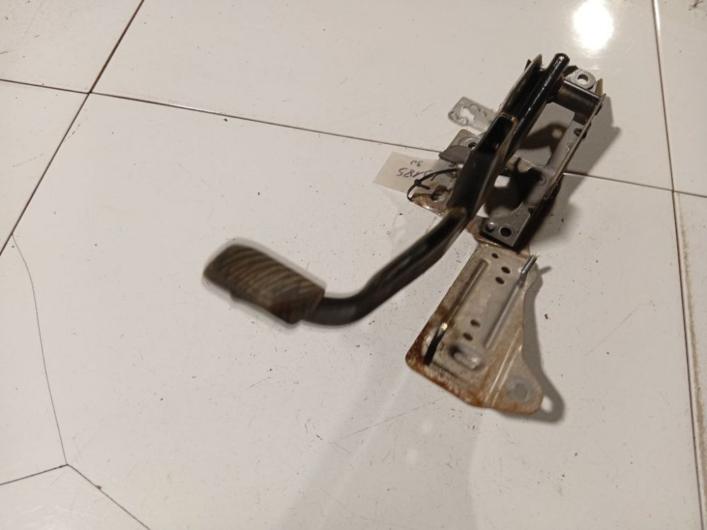 AV612467AE Ford C-MAX 2012 Pedał hamulca