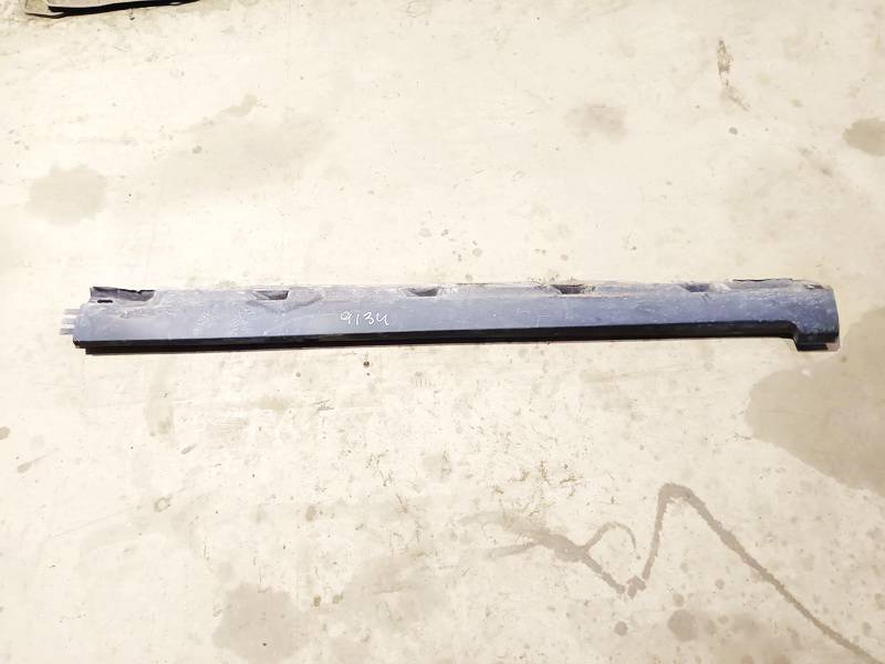 Volkswagen Passat 2006 Oikea muovinen kynnyslista