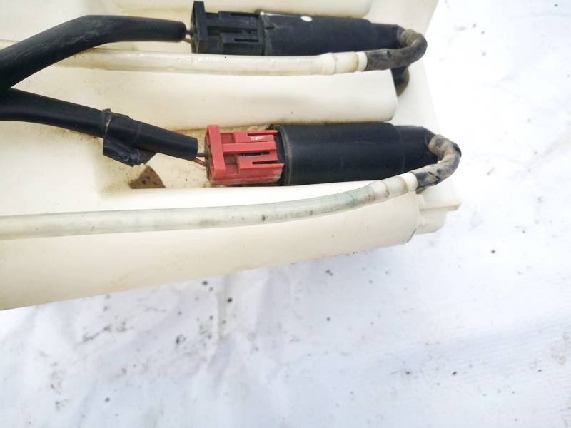 Toyota Corolla Verso 2006 Windshield Windscreen Washer Pump