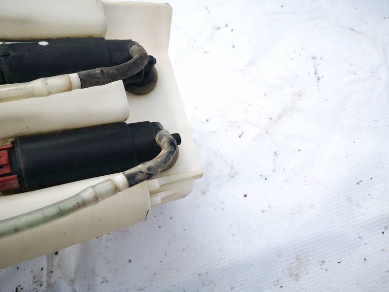 Toyota Corolla Verso 2006 Windshield Windscreen Washer Pump - Thumbnail 3