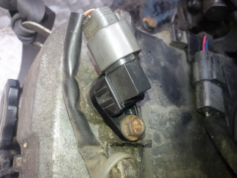 JST23281 Mazda 323F 1999 Górny czujnik Halla