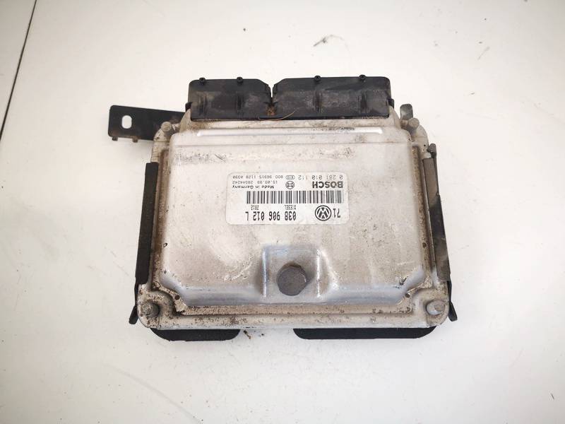 038906012L Volkswagen Bora 1999 Komputer silnika
