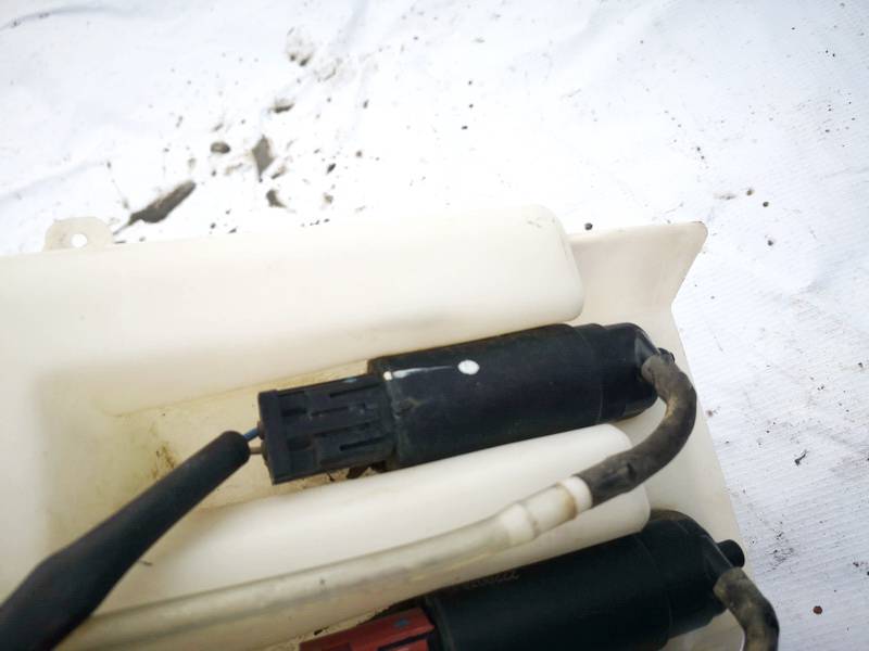 Toyota Corolla Verso 2006 Windshield Windscreen Washer Pump