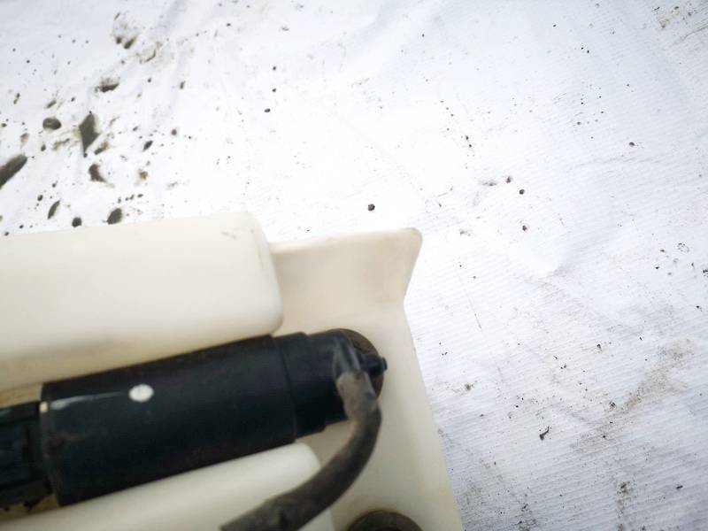 Toyota Corolla Verso 2006 Windshield Windscreen Washer Pump - Thumbnail 3