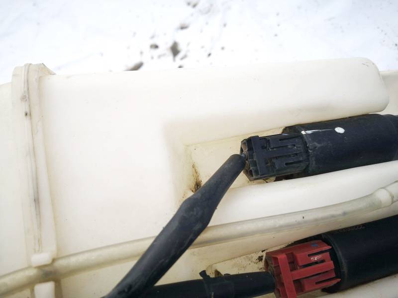 Toyota Corolla Verso 2006 Windshield Windscreen Washer Pump - Thumbnail 2