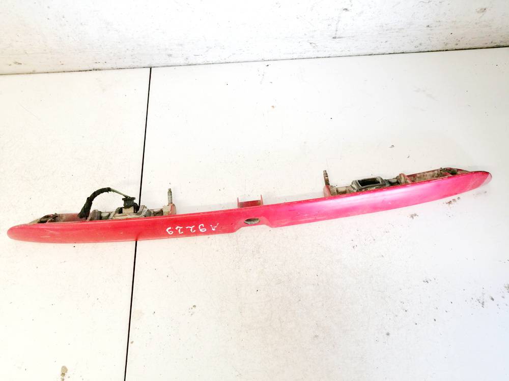 8D9827574 Audi A4 1996 Zewnętrzne wykończenie tylnej klapy (oświetlenie tablicy rejestracyjnej) - TYLNE - Thumbnail 2