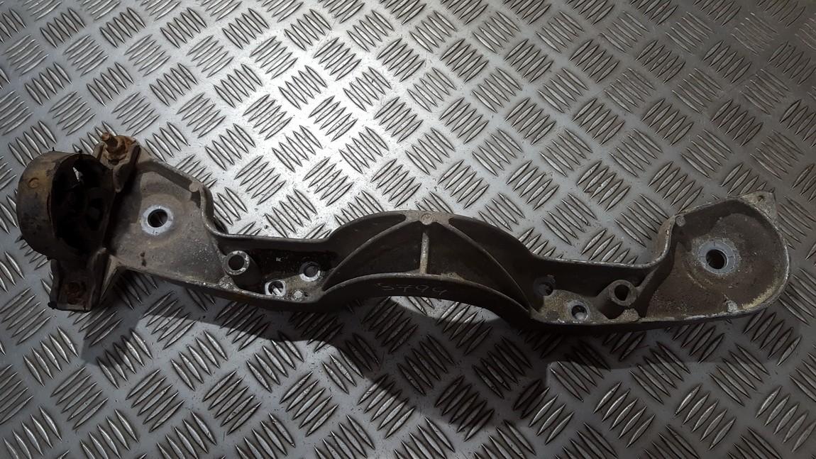 1095990 BMW 3-Series 2001 Variklio kronsteinas ir Greiciu dezes kronsteinas