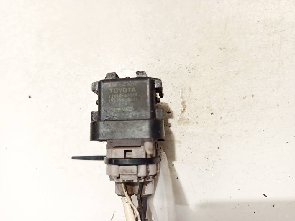 2861067010 Toyota Yaris 2007 Glow plug relay - Thumbnail 3