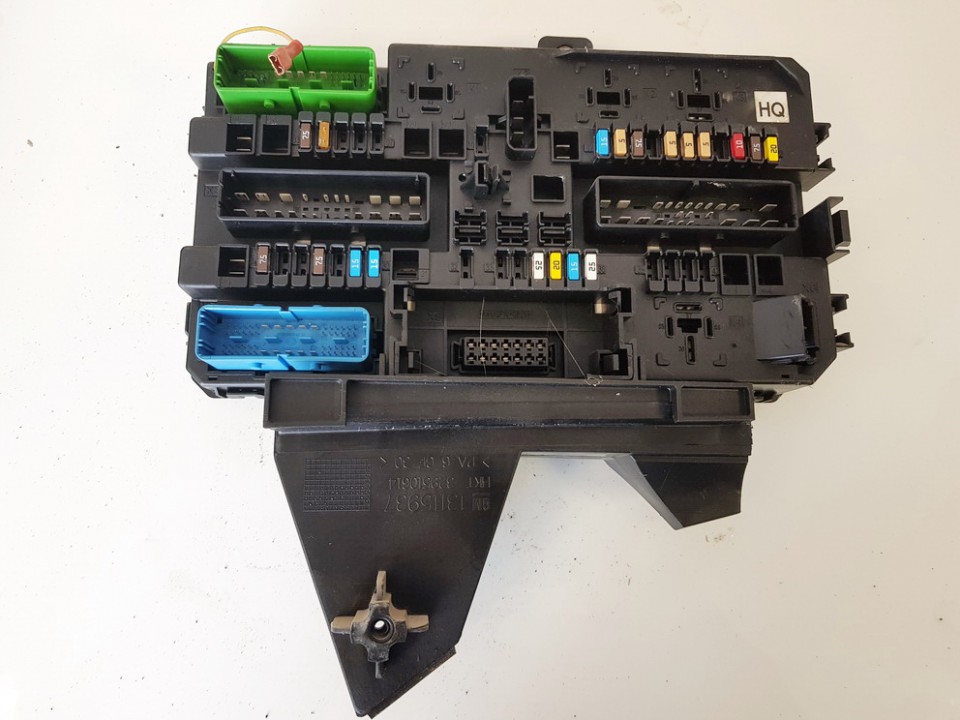 13115937 Opel Astra 2006 Fuse box