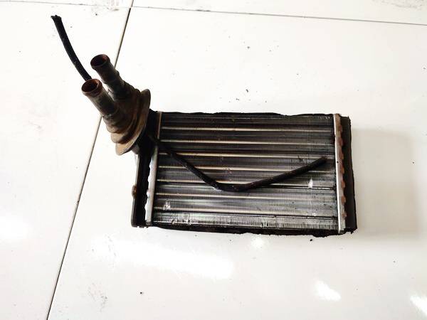 893819031D Audi A4 1995 Lämmityslaitteen kenno