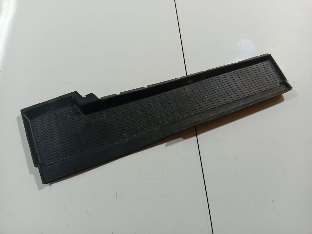 P010357137 BMW 1-Series 2005 Салон накладка