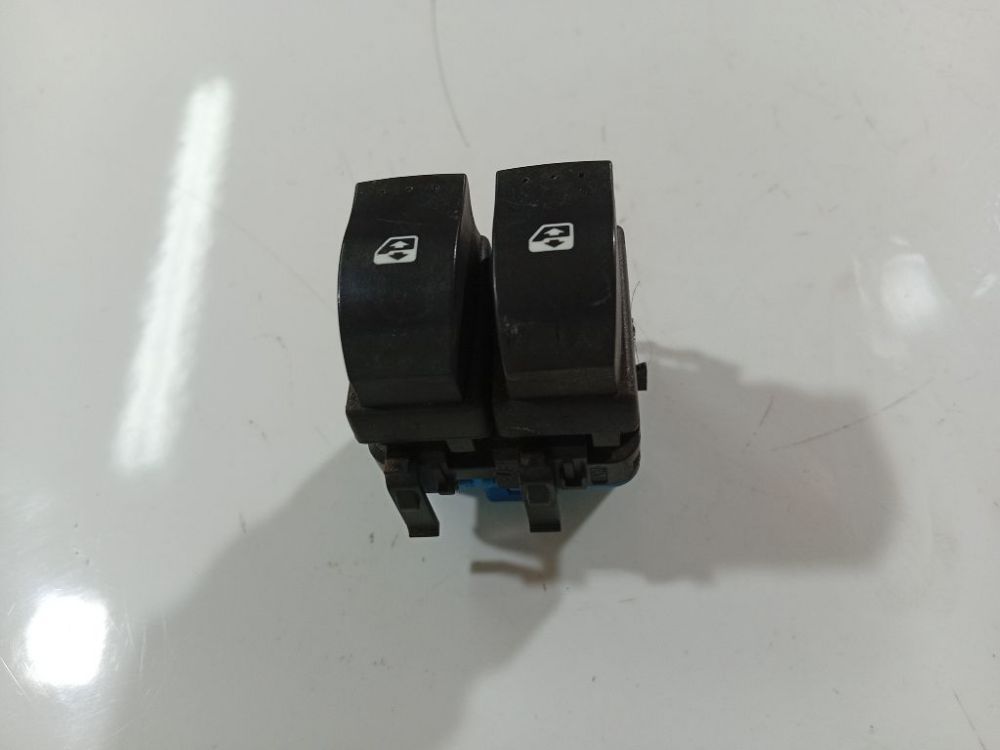 Renault Megane 2004 Przycisk sterowania szybą (przyciski podnoszenia szyby)