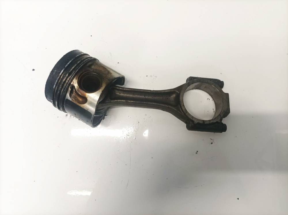 Volkswagen Passat 2003 Tłok z korbowodem