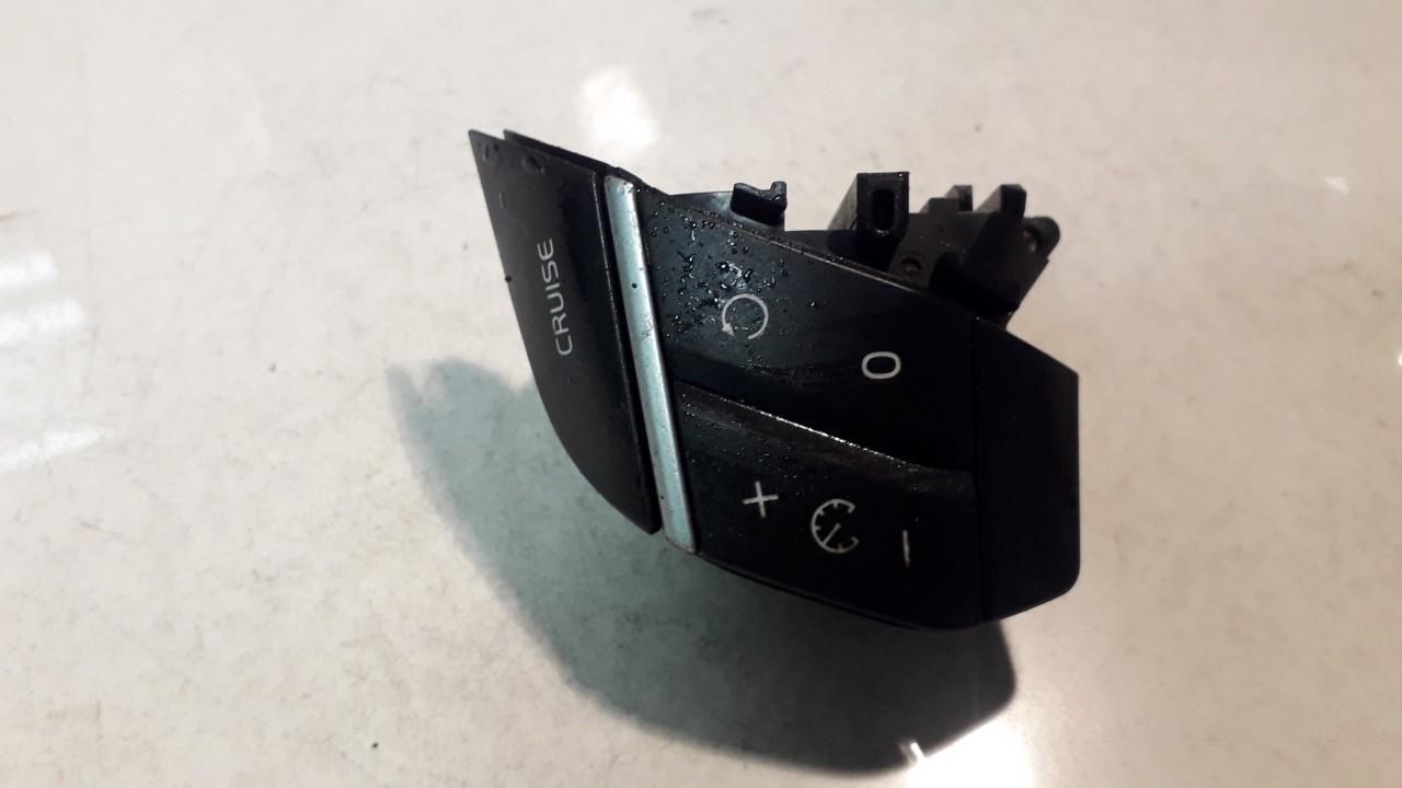 30710697 Volvo S60 2002 Holden Steering Wheel Button