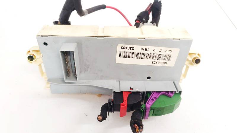 46558758 Alfa-Romeo 147 2004 Fuse box