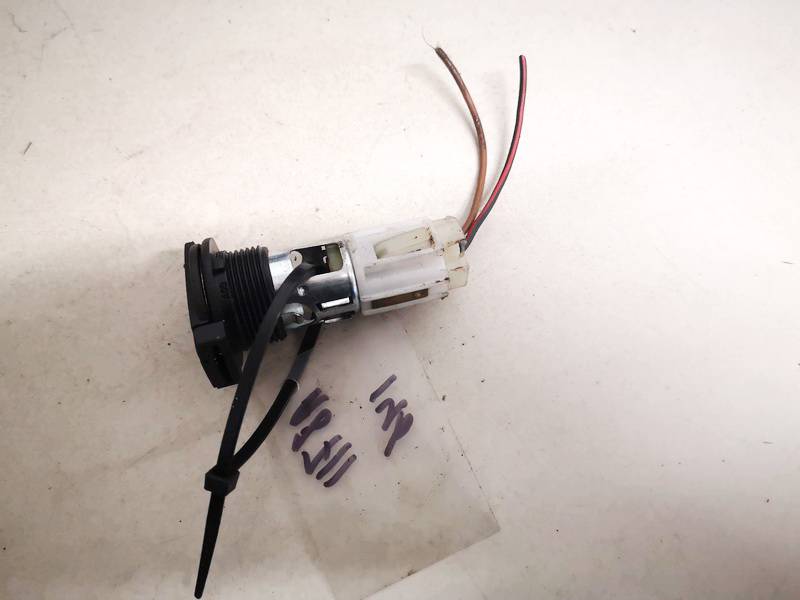 Volkswagen Passat 2006 Cigareciu pridegiklis (prikurke) - Thumbnail 3