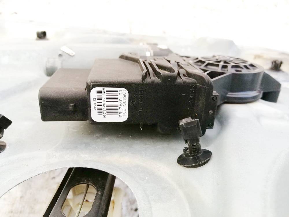 105406301 Volkswagen Passat 2005 Window Motor - REAR LEFT - Thumbnail 3
