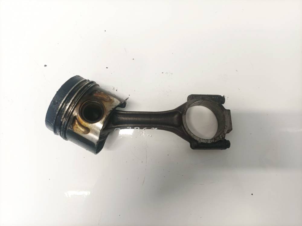 Volkswagen Passat 2003 Tłok z korbowodem