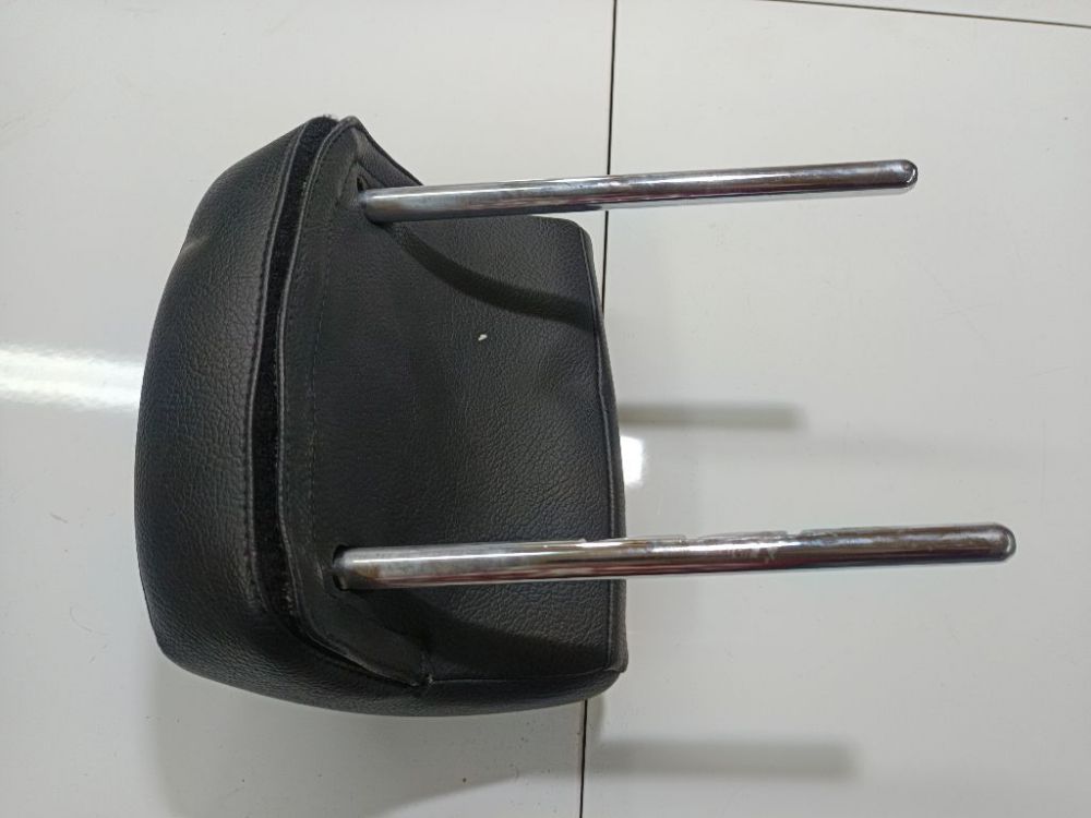 Skoda Superb 2011 Seat headrest - Thumbnail 2