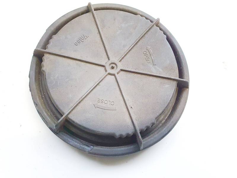 89391724 Volkswagen Polo 2002 Headlight bulb dust cover cap - FRONT
