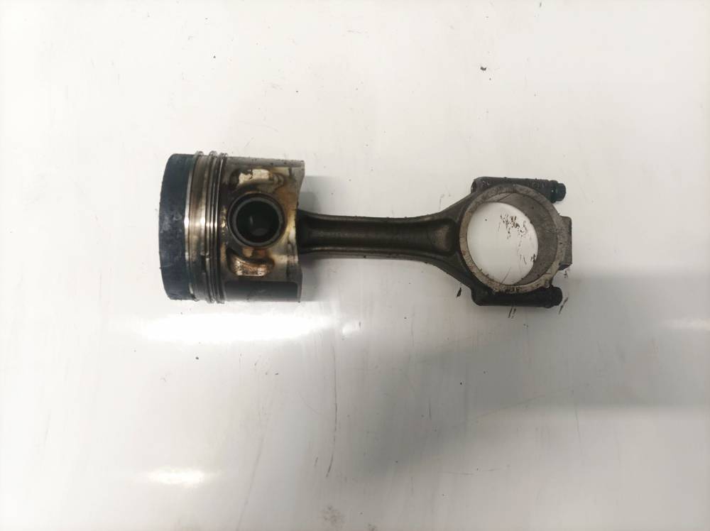 Volkswagen Passat 2003 Tłok z korbowodem