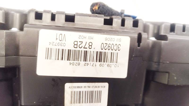 3C0920872B Volkswagen Passat 2010 Spidometras - prietaisu skydelis - Thumbnail 3