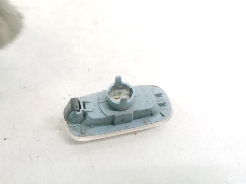 8E0949127 Audi A6 2001 Suuntavalo lokasuojassa - EDESSÄ OIKEALLA - Thumbnail 3