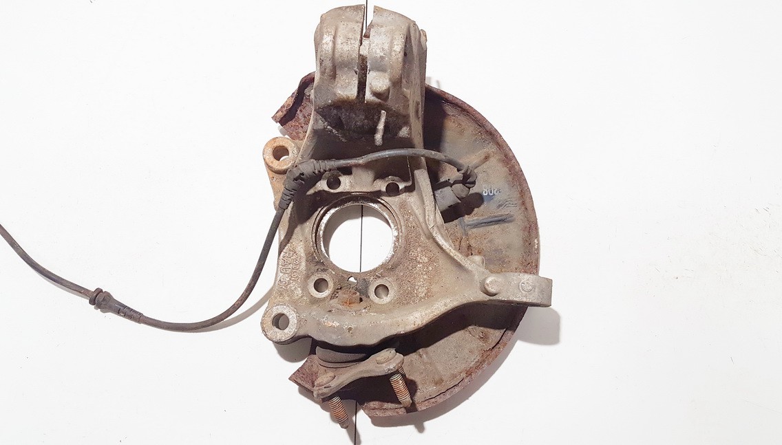 Volkswagen Passat 2006 Pyörän navan kiinnike - EDESSÄ OIKEALLA