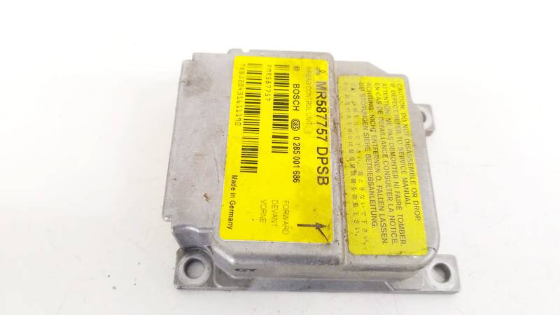 MR587757 Mitsubishi Colt 2004 SRS AIRBAG KOMPIUTERIS - ORO PAGALVIU VALDYMO BLOKAS