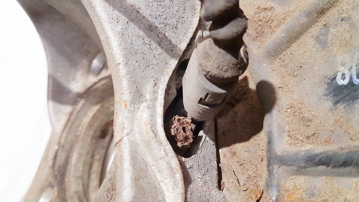 Volkswagen Passat 2006 ABS anturi - EDESSÄ OIKEALLA