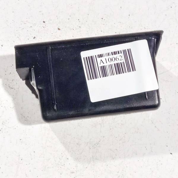 318230100 Volkswagen Passat 2010 Center Console Ashtray (Ash Tray)