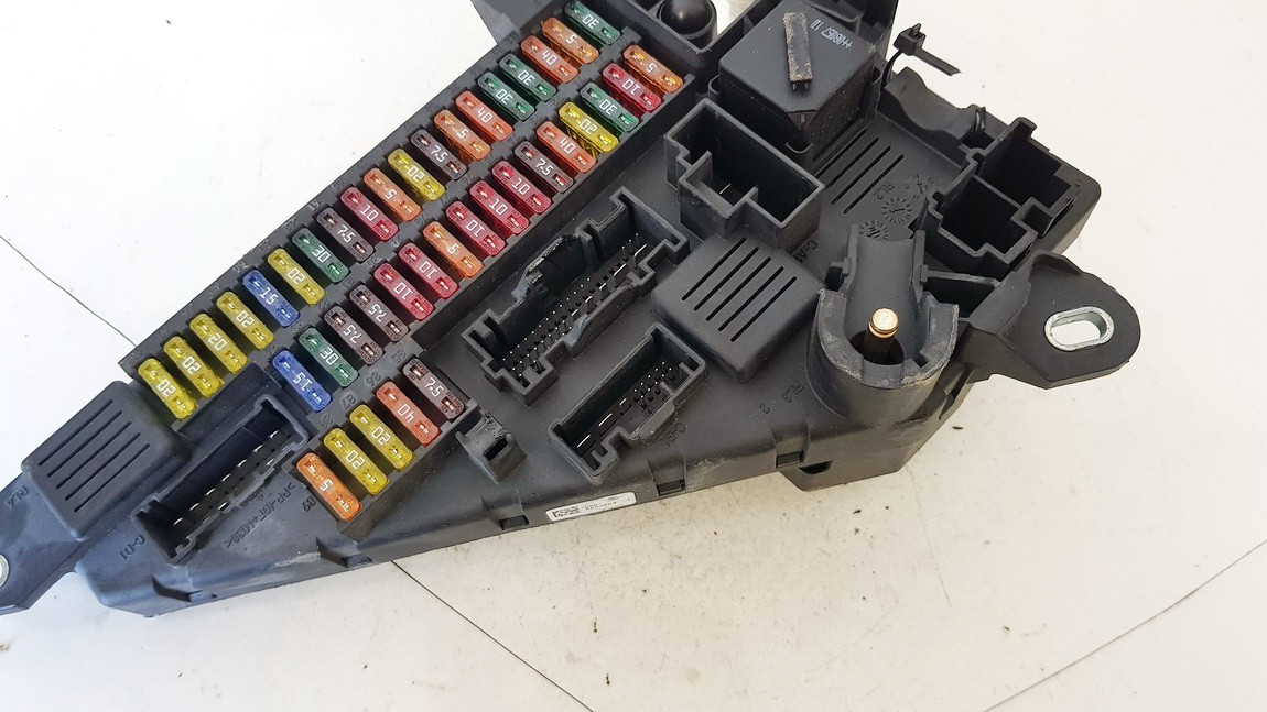 690661901 BMW 5-Series 2006 Fuse box - Thumbnail 3