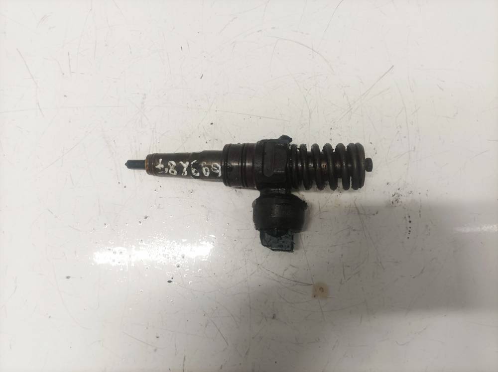 038130073AJ Volkswagen Passat 2004 Fuel Injector