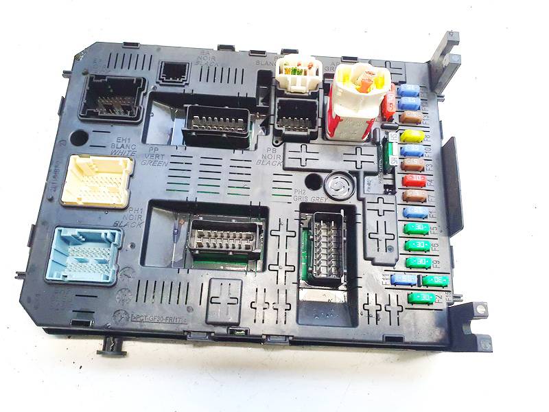 966405908002 Peugeot 3008 2010 Fuse box