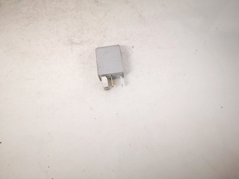 13100504 0332201100 Relay module Opel Meriva 2004 1.7L EIS01622400