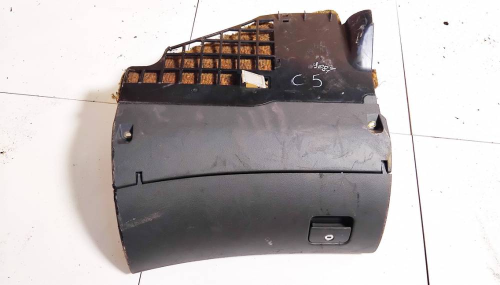 901Z36612 Audi A6 2000 Schowek