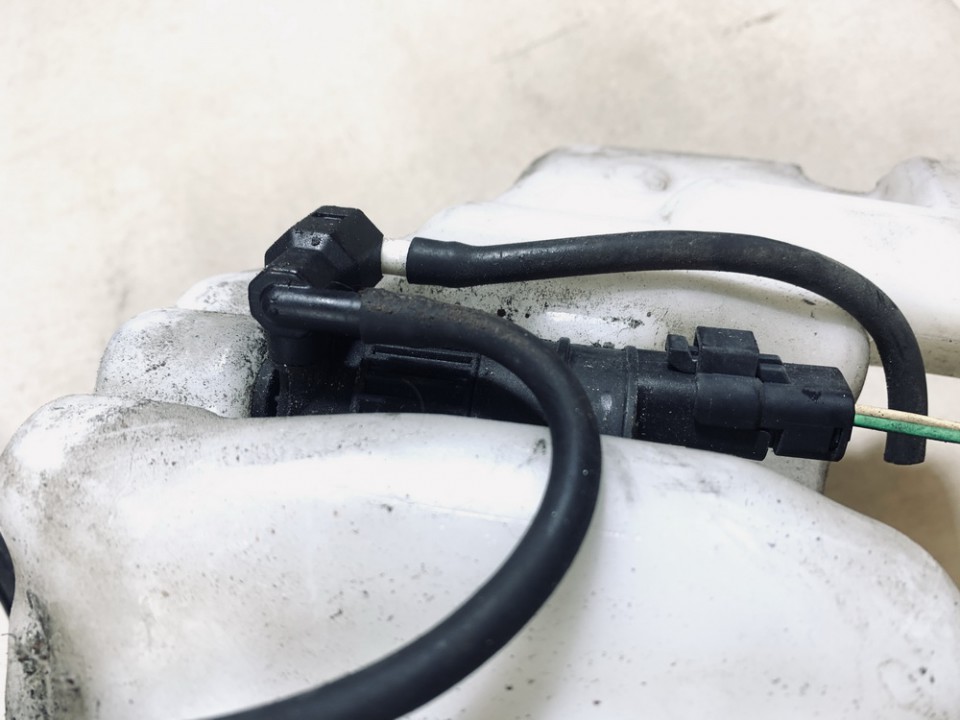 Renault Clio 2002 Windshield Windscreen Washer Pump - Thumbnail 3